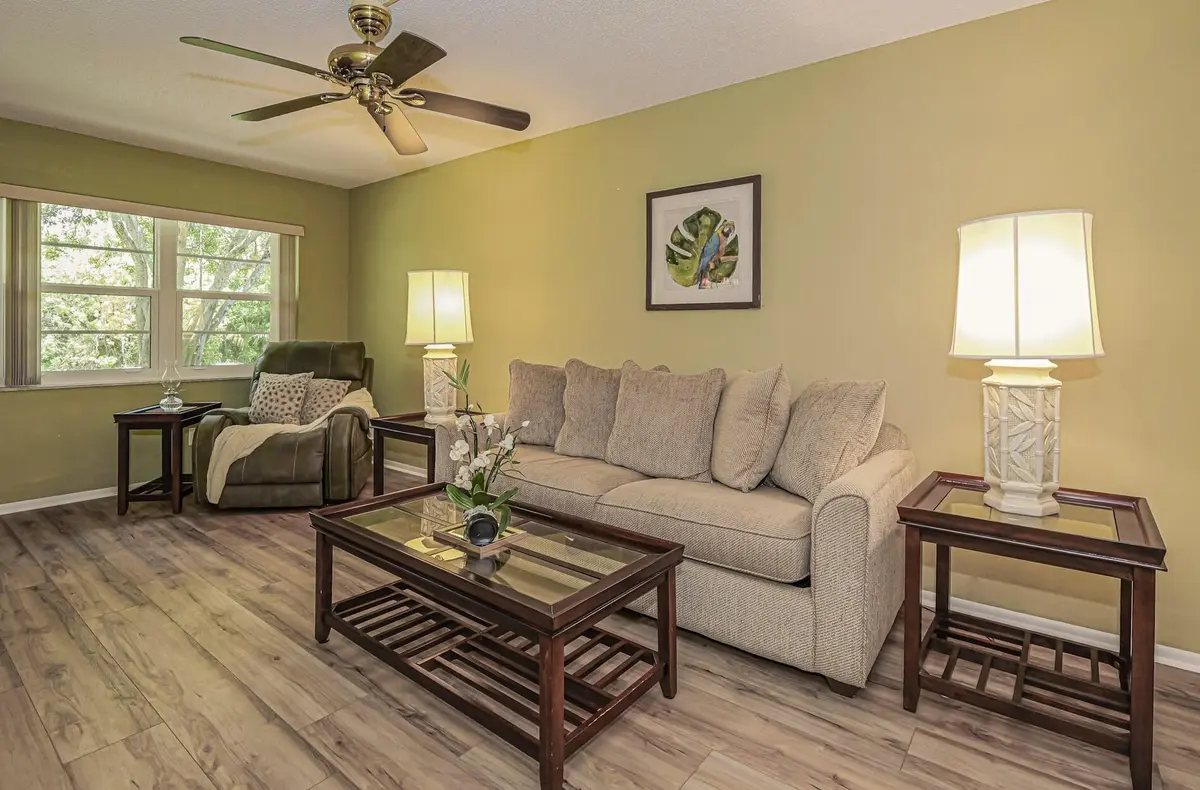 1 (22) at 109 Spring Lake Court 105, Vero Beach
