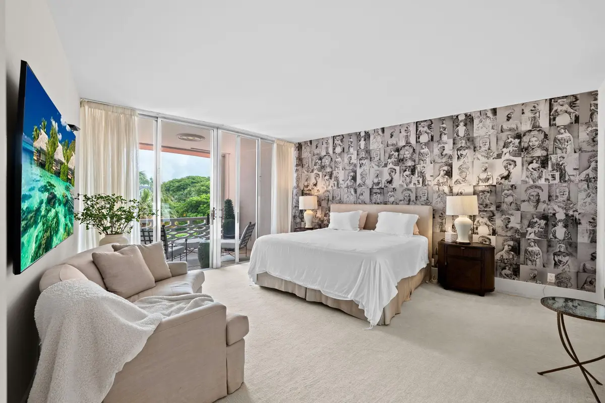 22-web-or-mls-A7405656 at 315 S Lake Drive 3d, Palm Beach