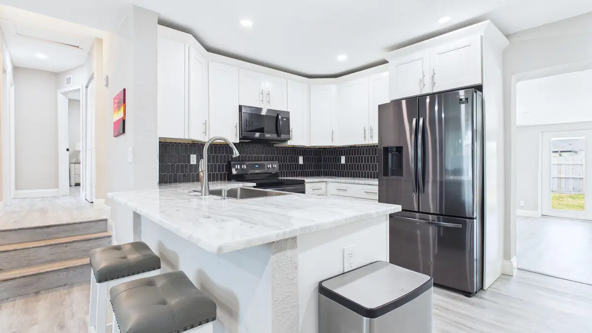 CAM06286G6-PR0024-STILL008 at 1485 SW 47th Terrace, Fort Lauderdale
