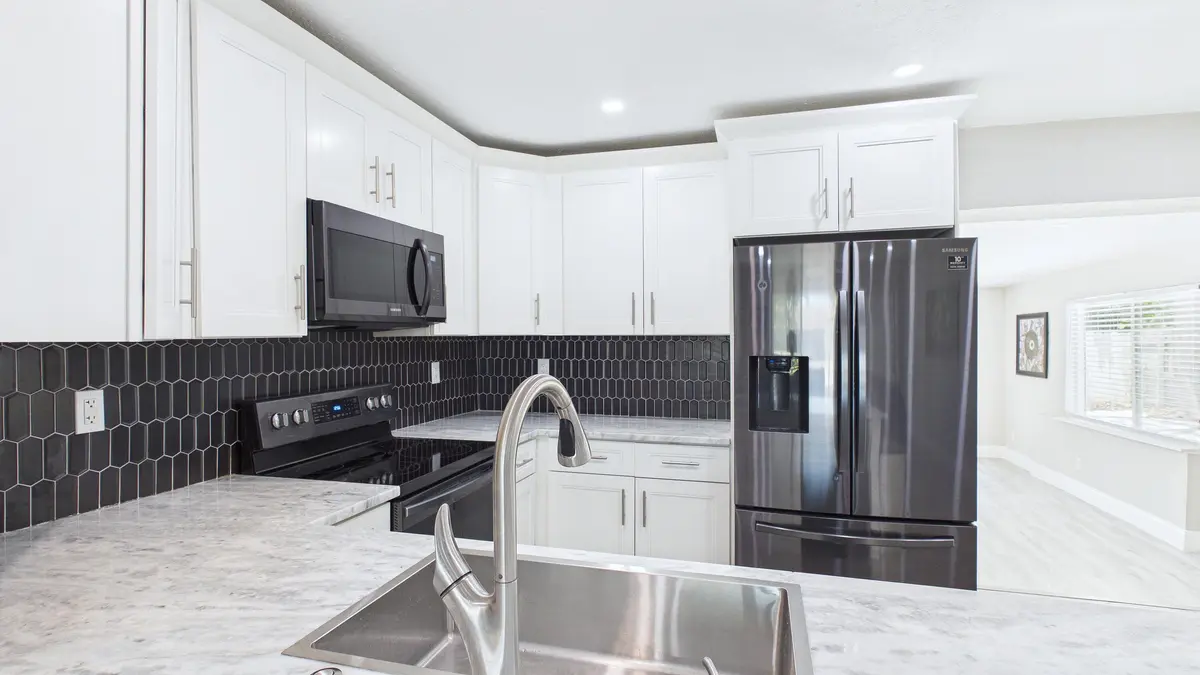 CAM06286G6-PR0024-STILL030 at 1485 SW 47th Terrace, Fort Lauderdale