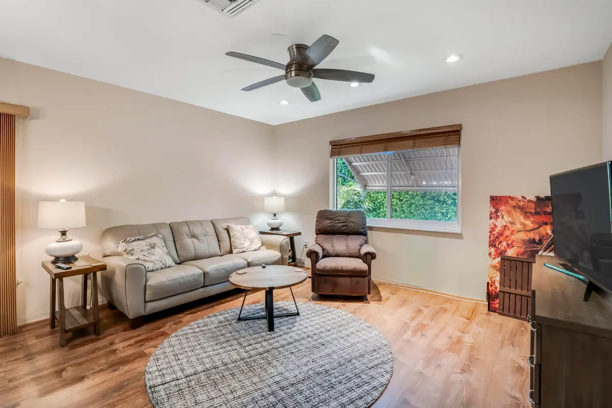 Cozy at 6270 Sherman Street, Hollywood