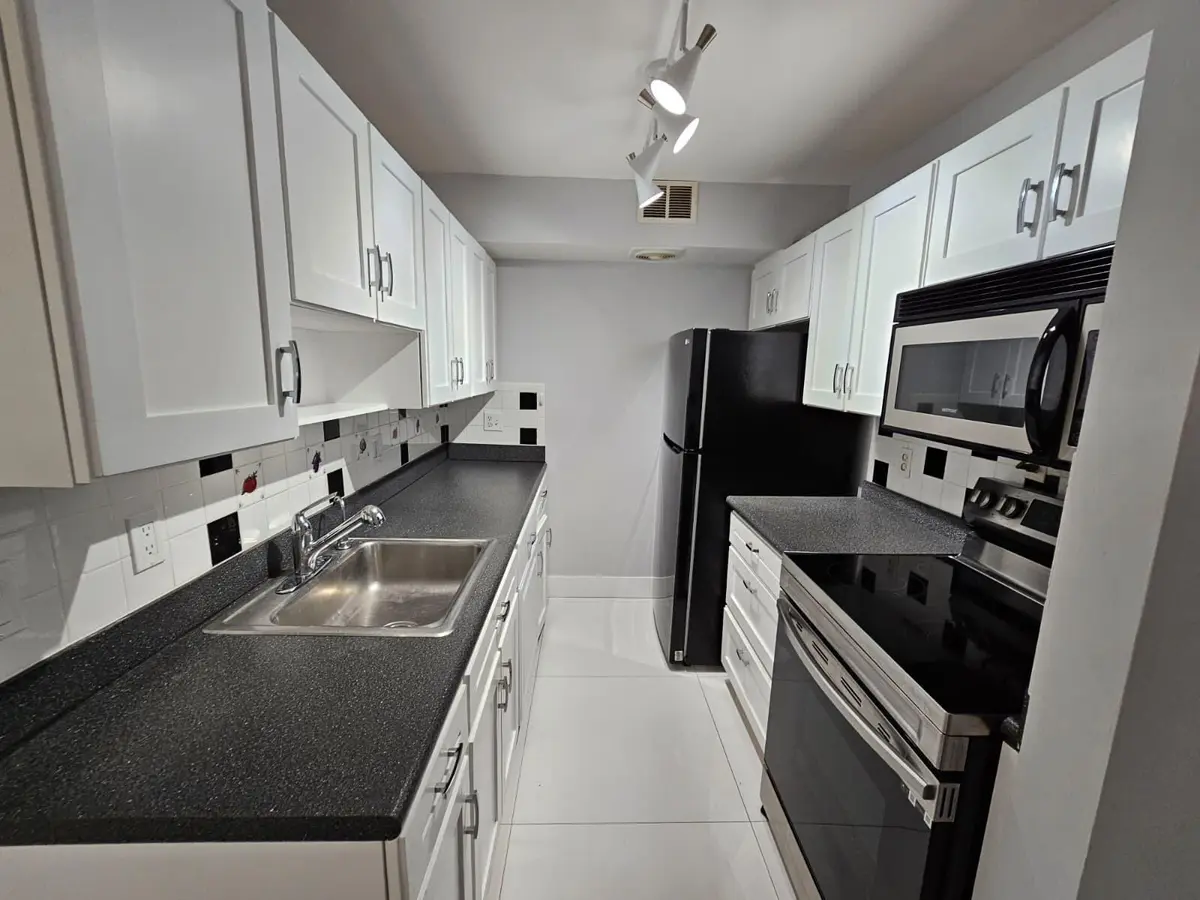 2148 SHERWOOD_KITCHEN at 2148 Sherwood Forest Boulevard 4, West Palm Beach