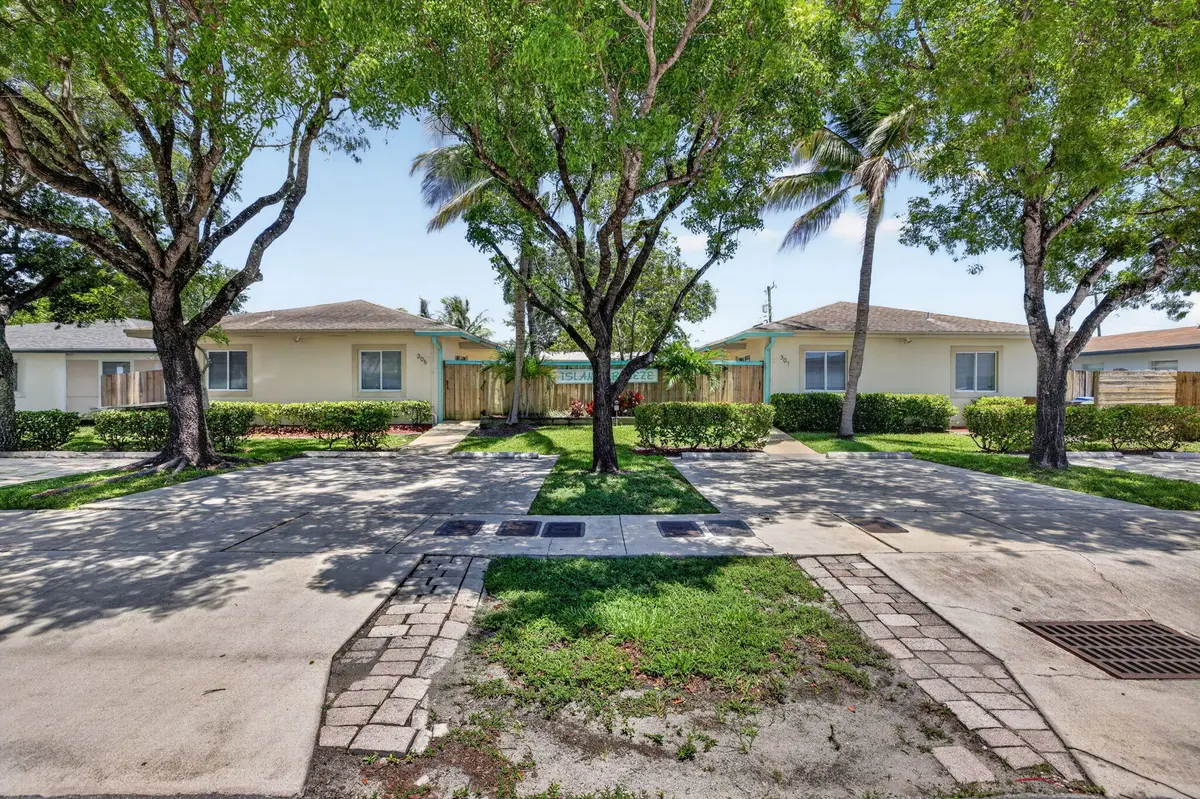 2-web-or-mls-699A8648 at 301 SW 16th Street, Fort Lauderdale