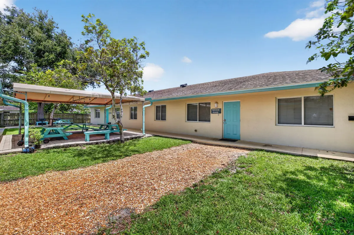 5-web-or-mls-699A8678 at 301 SW 16th Street, Fort Lauderdale