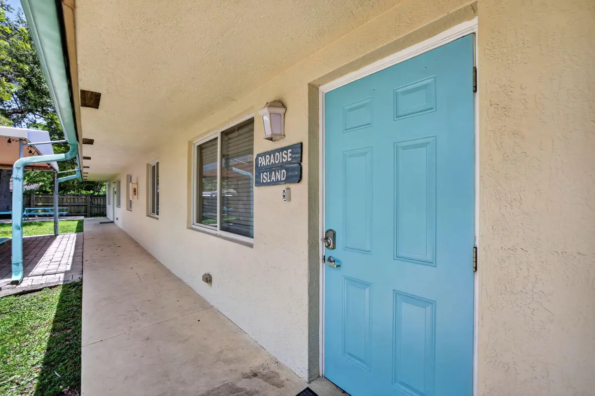 7-web-or-mls-699A8733 at 305 SW 16th Street, Fort Lauderdale