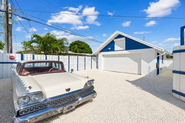 Detached Garage - 3rd Income Unit at 1539-1541 NE 15th Avenue, Fort Lauderdale