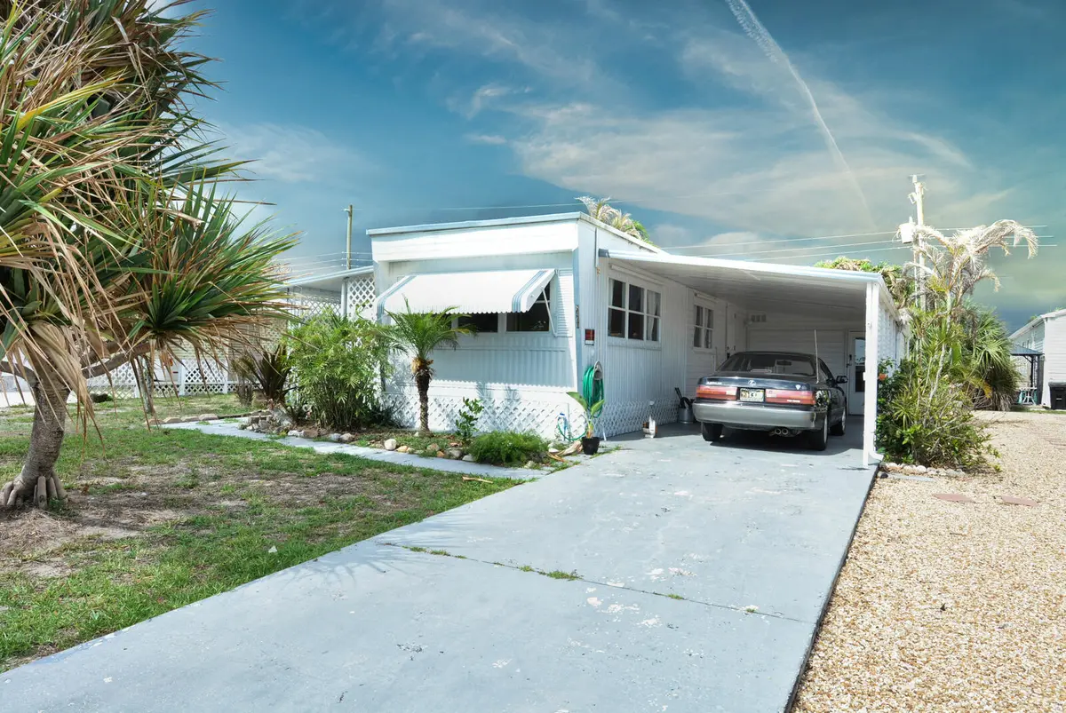 Front 2 at 8400 SE Eagle Avenue, Hobe Sound
