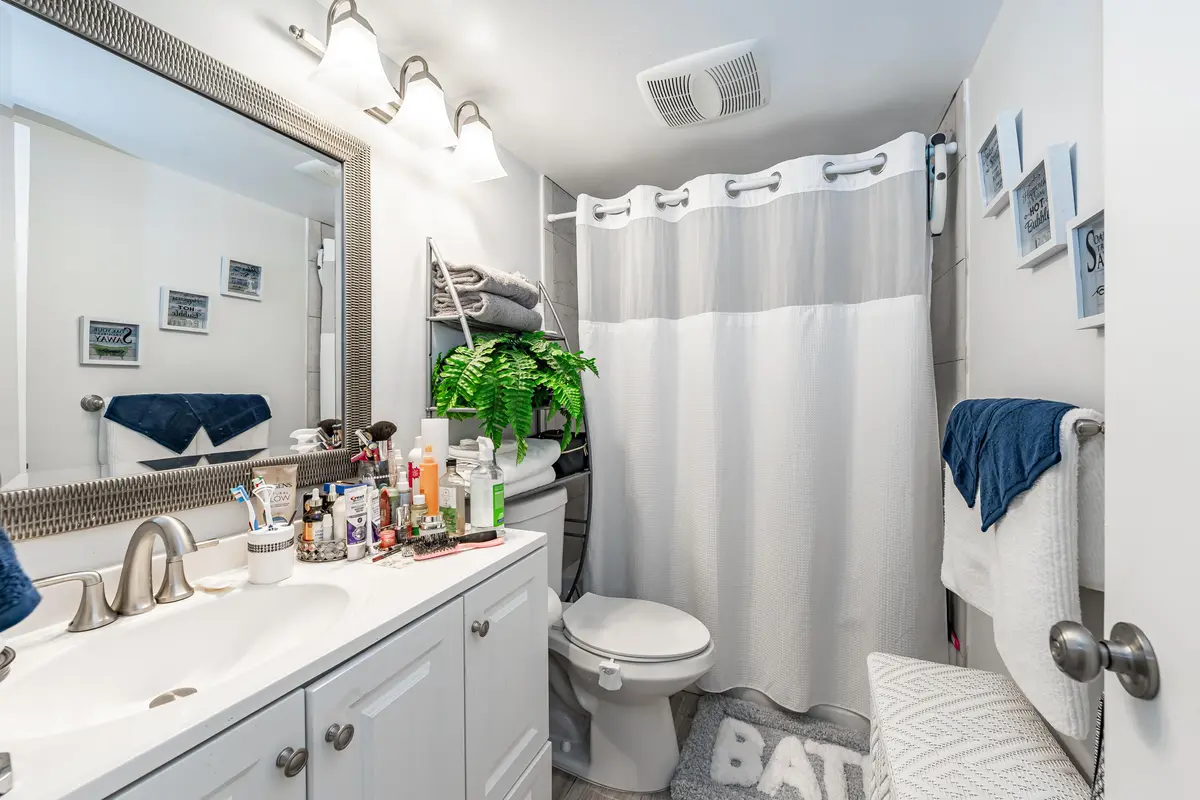 4. Master Bath at 8911 S Hollybrook Boulevard 306, Pembroke Pines