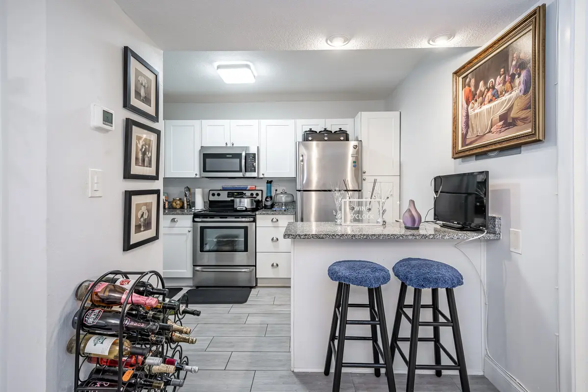 8.Kitchen almost full at 8911 S Hollybrook Boulevard 306, Pembroke Pines