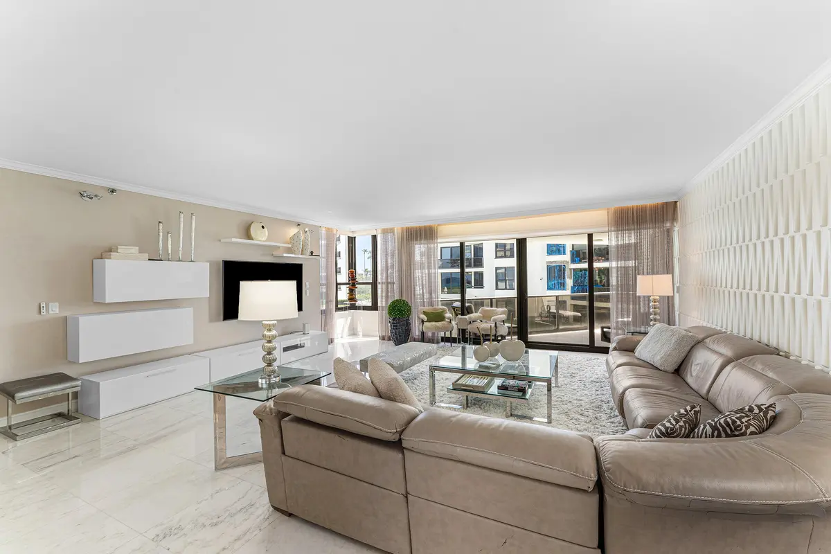 living room at 3120 S Ocean Boulevard 3-202, Palm Beach