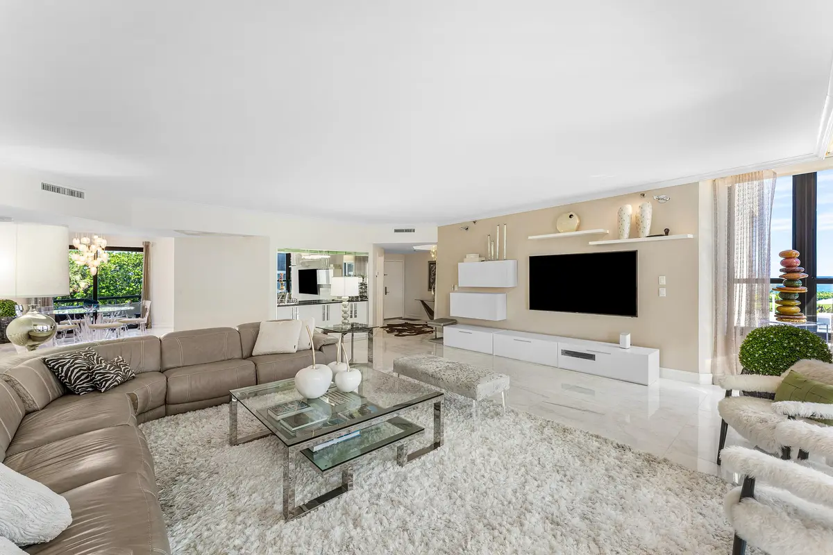 living room at 3120 S Ocean Boulevard 3-202, Palm Beach