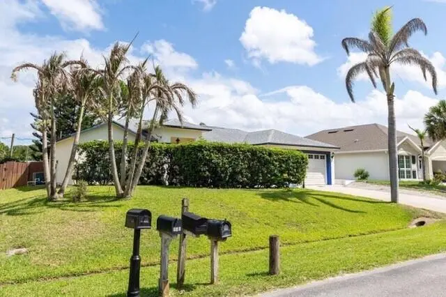 front at 726 Tuxedo Terrace, Sebastian