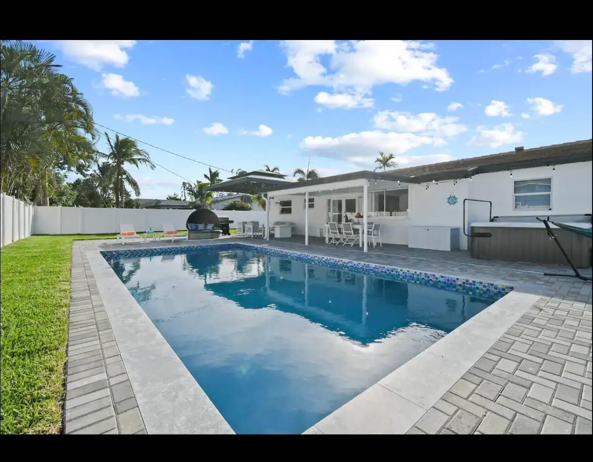 Pool at 5040 NE 22nd Avenue, Lighthouse Point