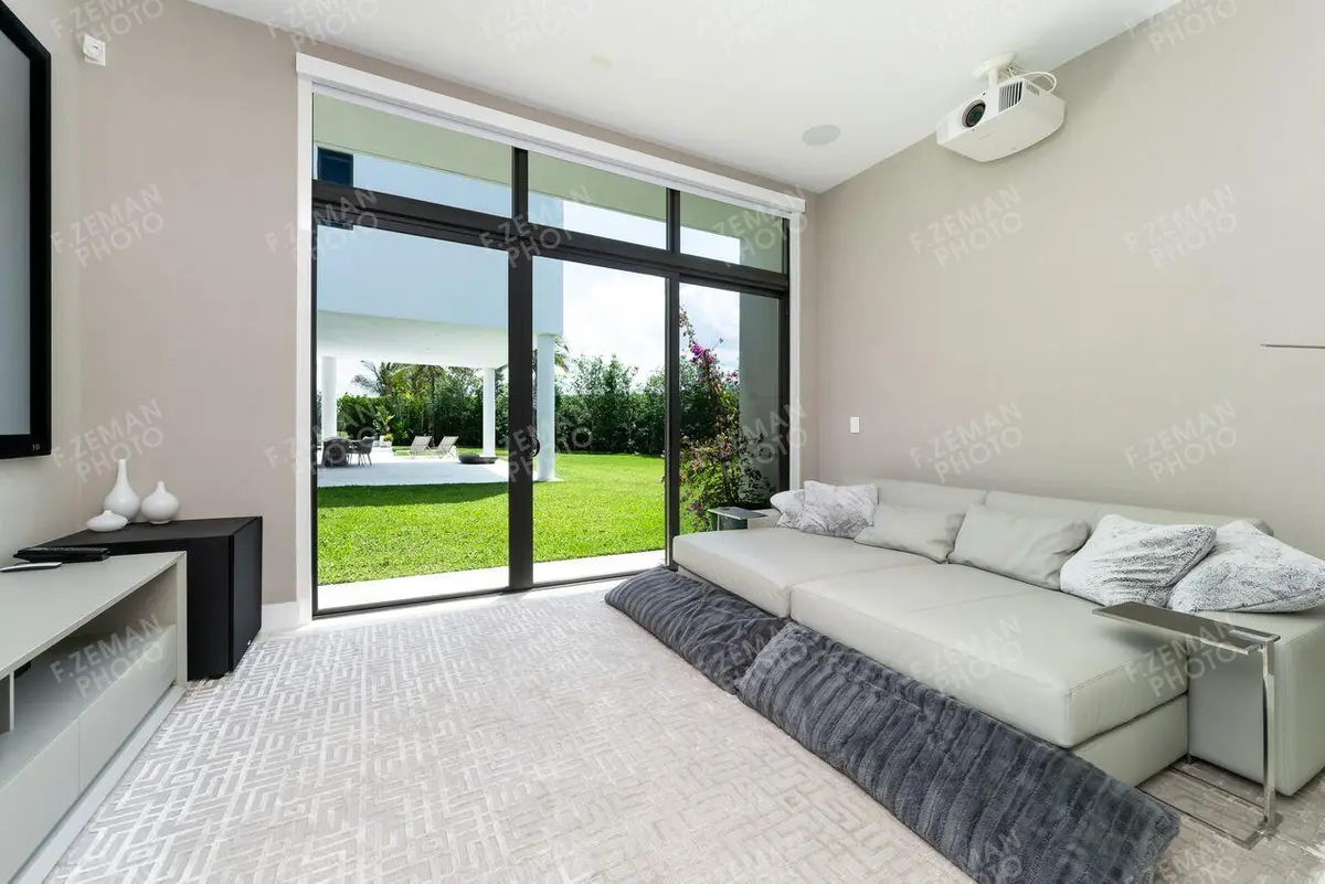 W6JsdzCQ at 16550 Sunset Way, Weston