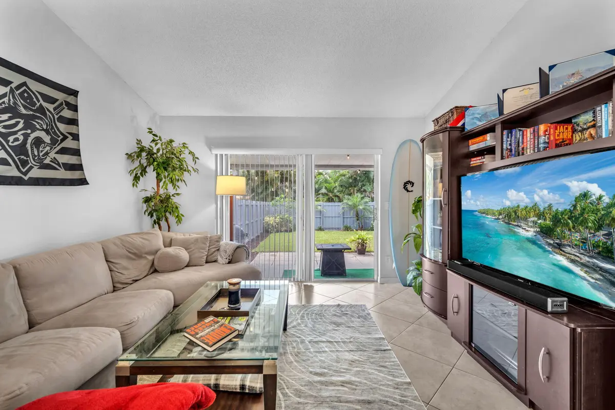 8-web-or-mls-DSC09699 at 2347 N 37th Avenue, Hollywood