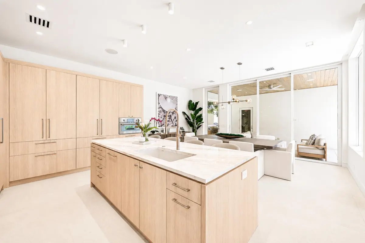 kitchen at 519 SE 4th Avenue, Delray Beach