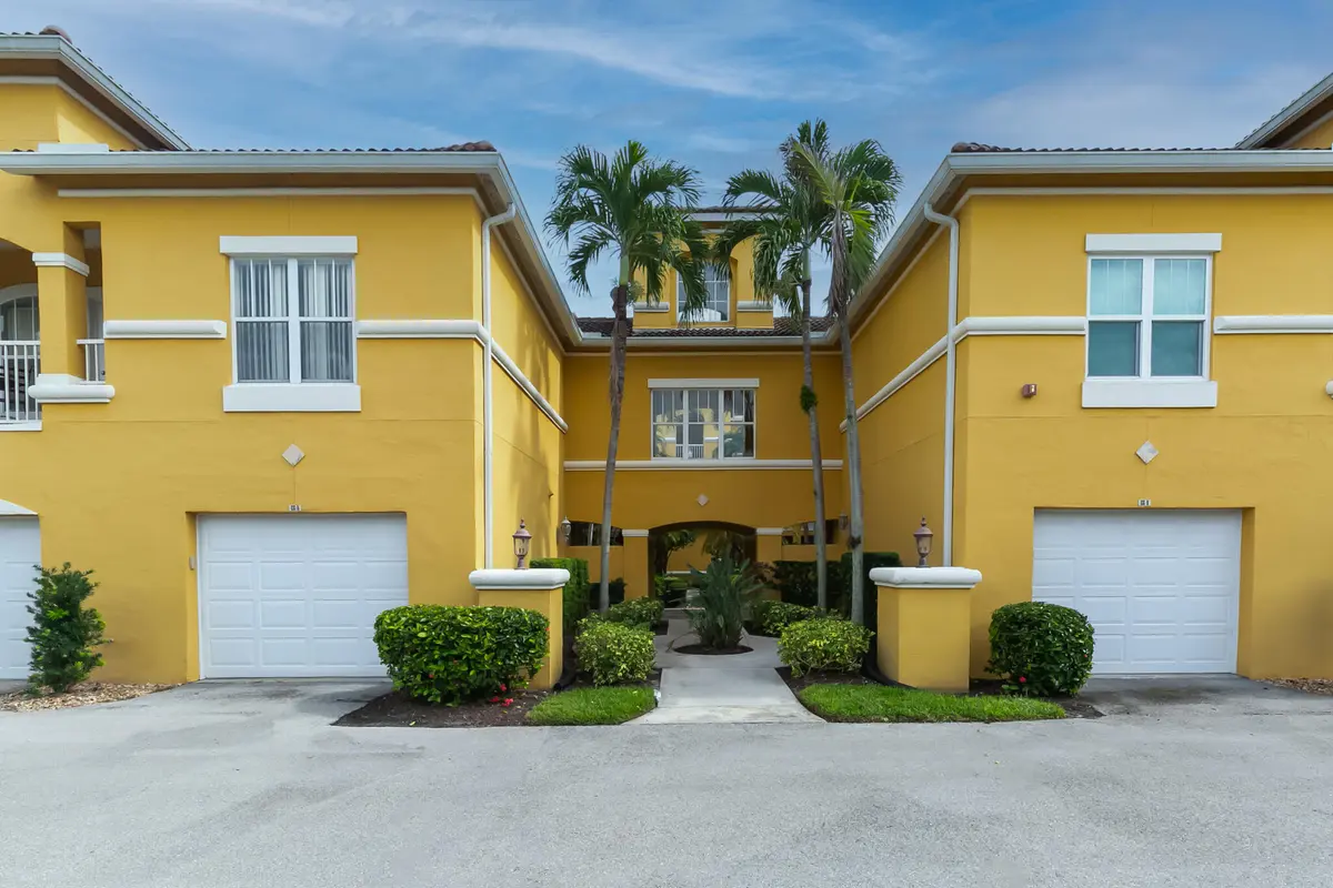 5015 Fairways CIR 107 at 5015 Fairways Circle 107, Vero Beach