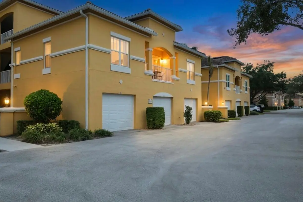 5015 Fairways CIR 107 at 5015 Fairways Circle 107, Vero Beach