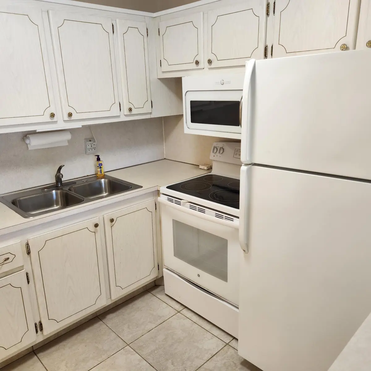 Kitchen at 219 Coventry J, West Palm Beach