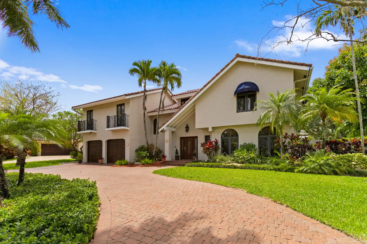 585A7712 at 8540 N Lake Dasha Drive, Plantation