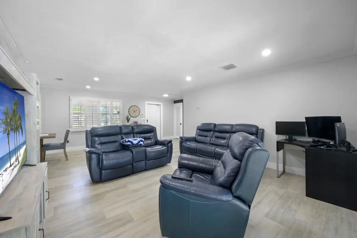 01 (Custom) at 6850 NW 7th Street, Plantation