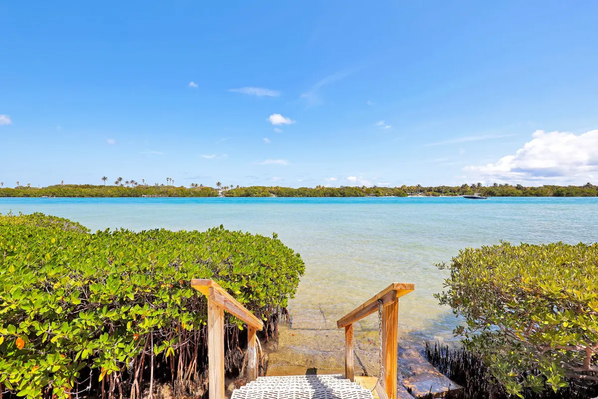 Private Entrance to Intracoastal at 100 Waterway Road A303, Jupiter