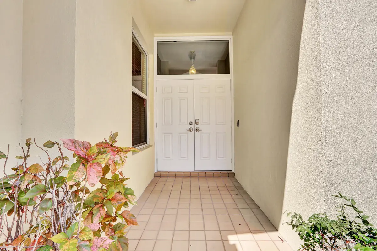 Entry at 288 Sussex Circle, Jupiter