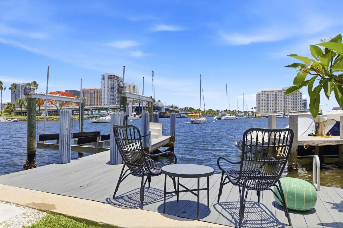 new-00049 at 325 Poinciana Drive, Fort Lauderdale