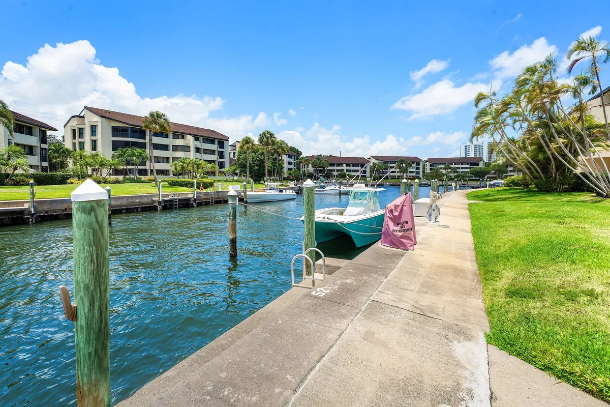 057-1125MarineWayEast-J3L-NorthPalmBeach at 1125 E Marine Way J3l, North Palm Beach