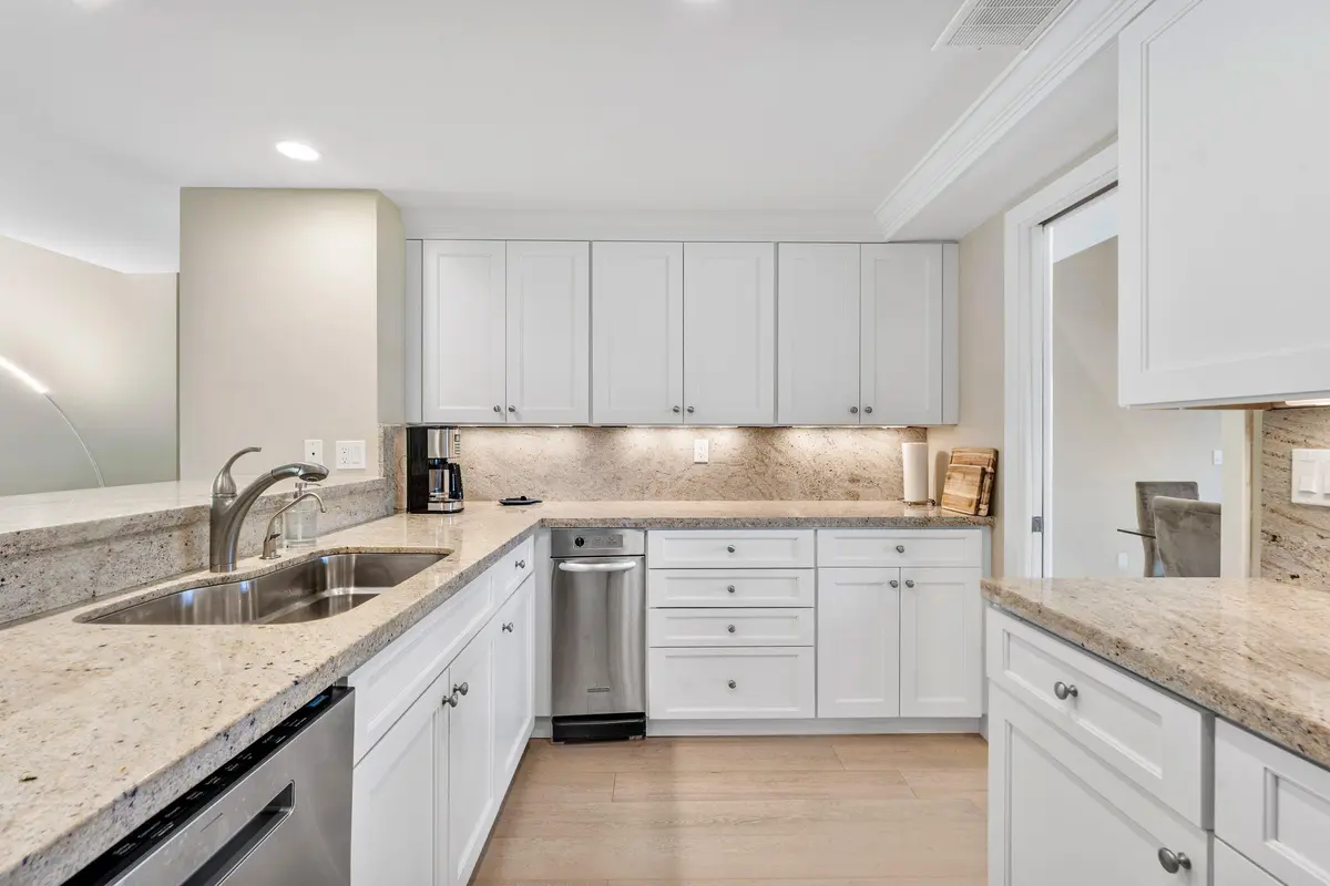 050-1125MarineWayEast-J3L-NorthPalmBeach at 1125 E Marine Way J3l, North Palm Beach