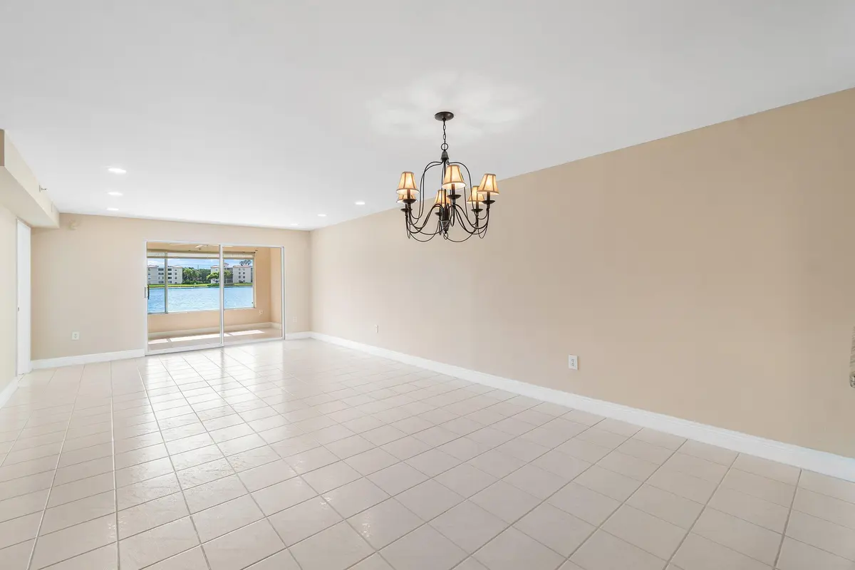 LIVINGROOM at 14096 Huntington Pointe Drive 106, Delray Beach