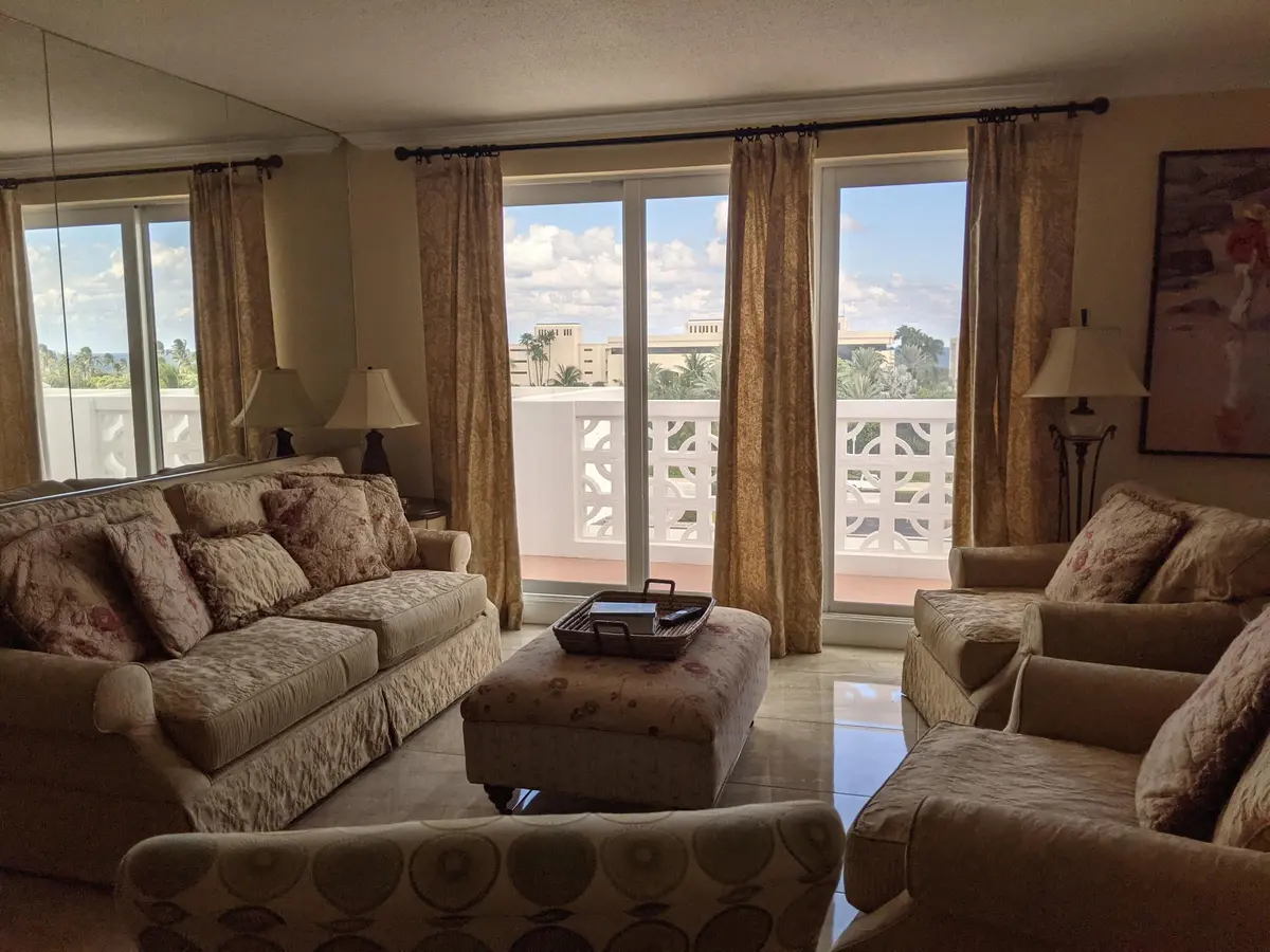 LIVING ROOM at 2840 S Ocean Boulevard 6110, Palm Beach