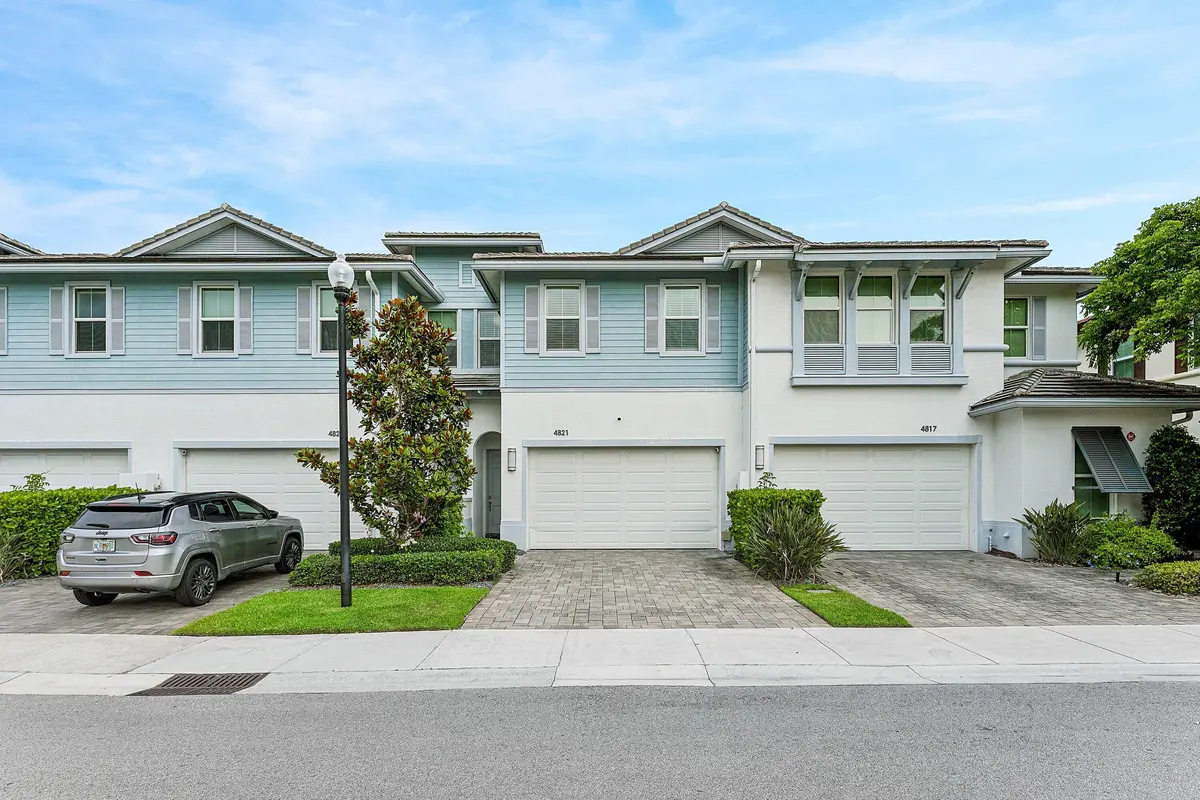 Interior Townhome at 4821 Pointe Midtown Road, Palm Beach Gardens