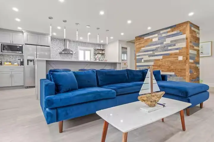 Living at 322 NW 4th Avenue, Delray Beach