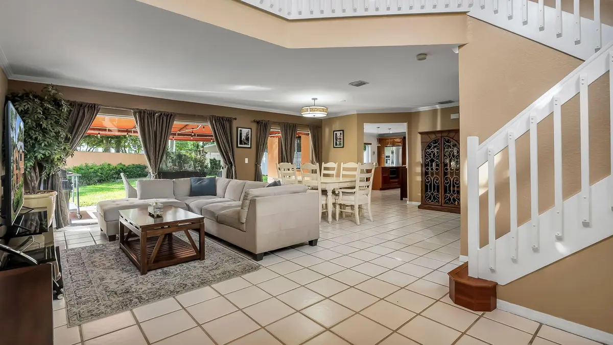 9-web-or-mls-DSC08849 at 2510 Rampart Way, Hollywood