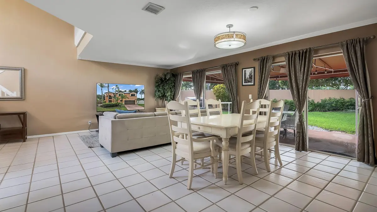 13-web-or-mls-DSC08861 at 2510 Rampart Way, Hollywood