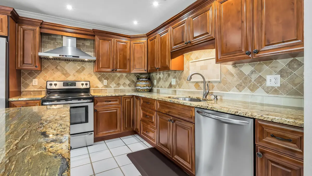 21-web-or-mls-DSC08884 at 2510 Rampart Way, Hollywood