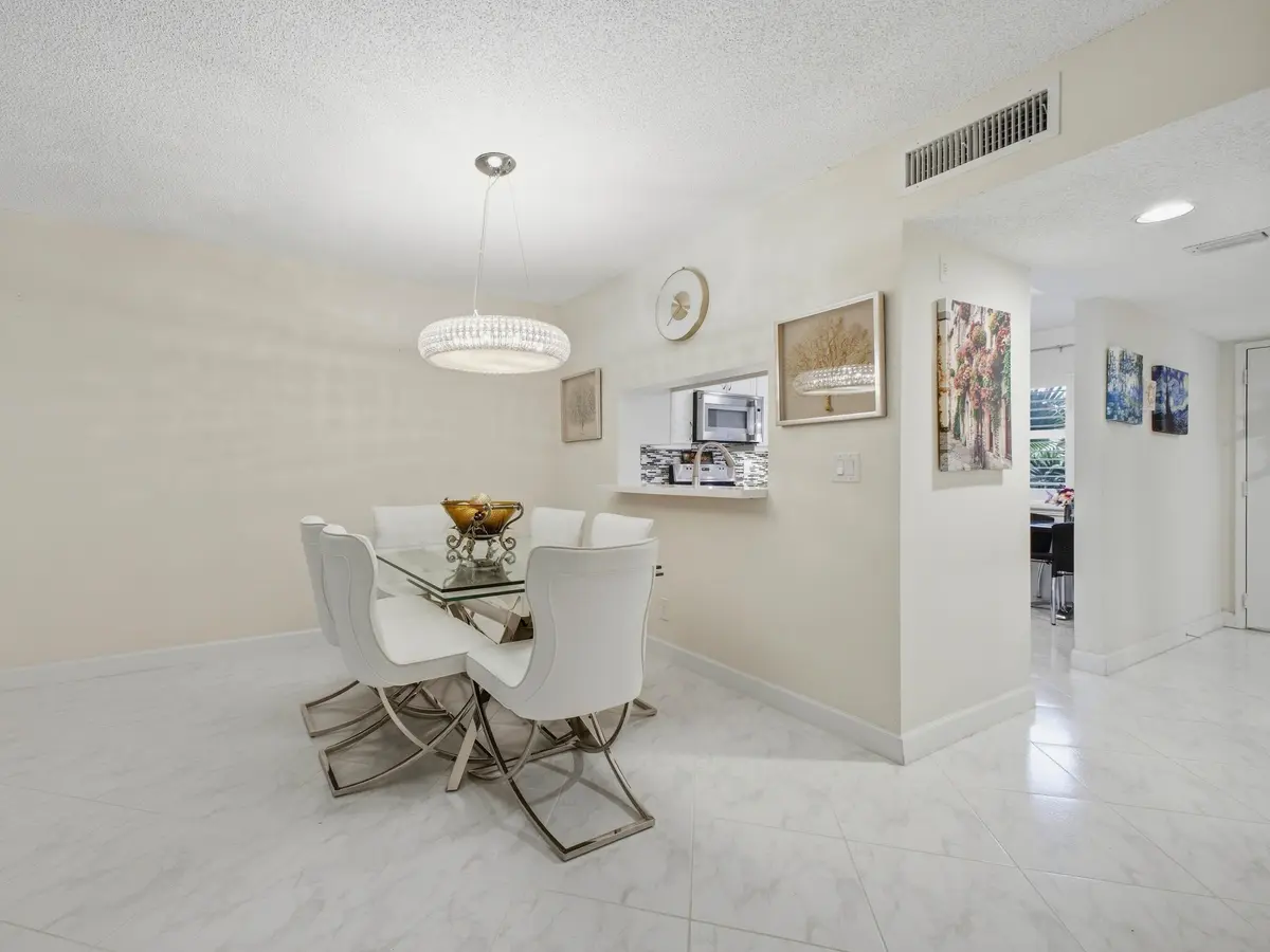 Dining at 7280 Amberly Lane 201, Delray Beach