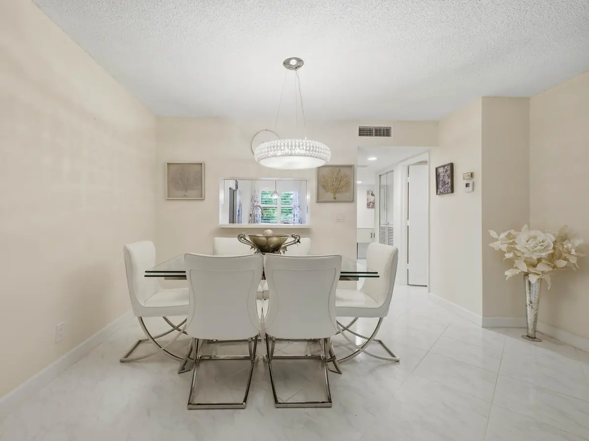 Dining at 7280 Amberly Lane 201, Delray Beach