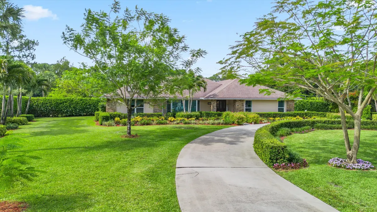 Front Yard at 13175 Doubletree Circle, Wellington