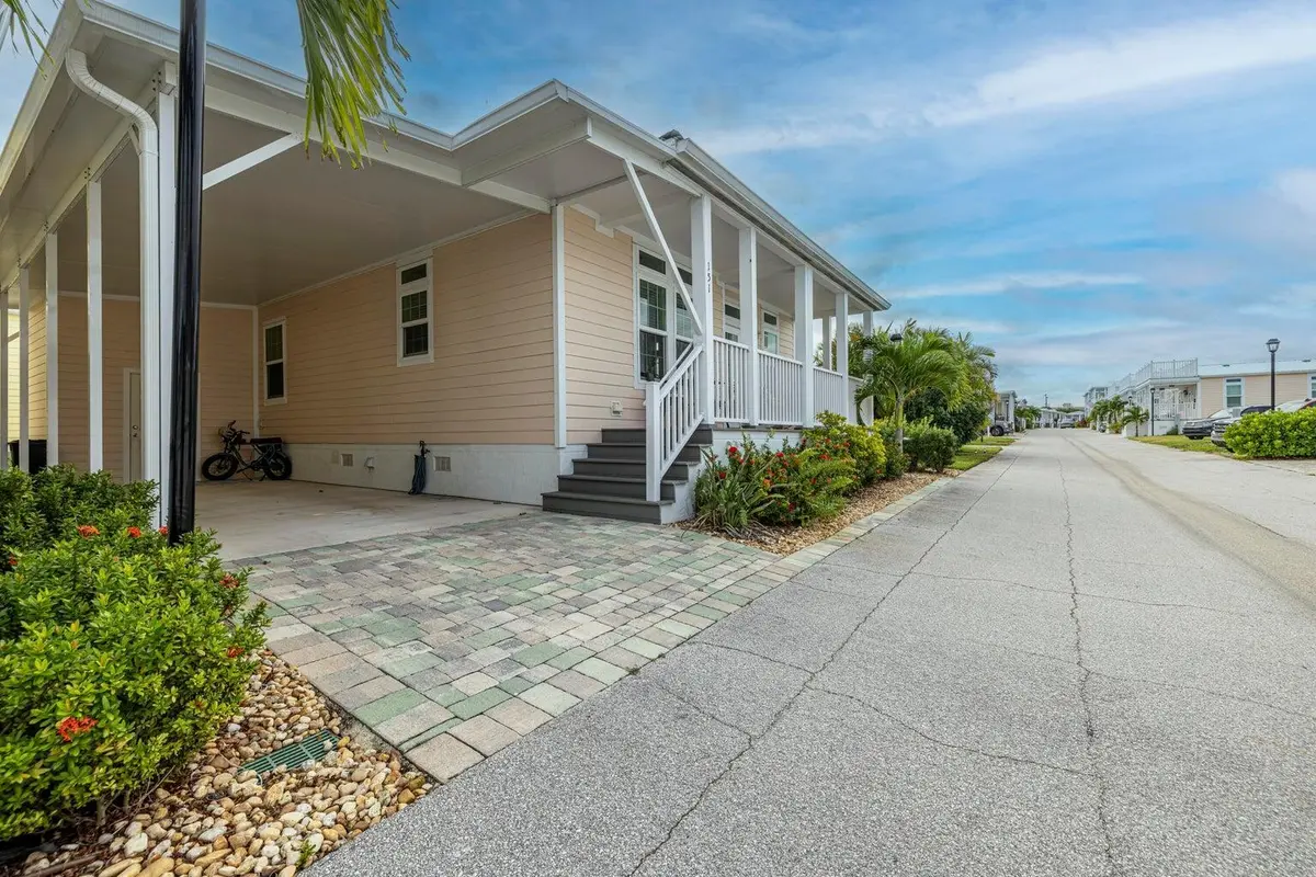 2Buoy at 151 NE Buoy Drive, Ocean Breeze