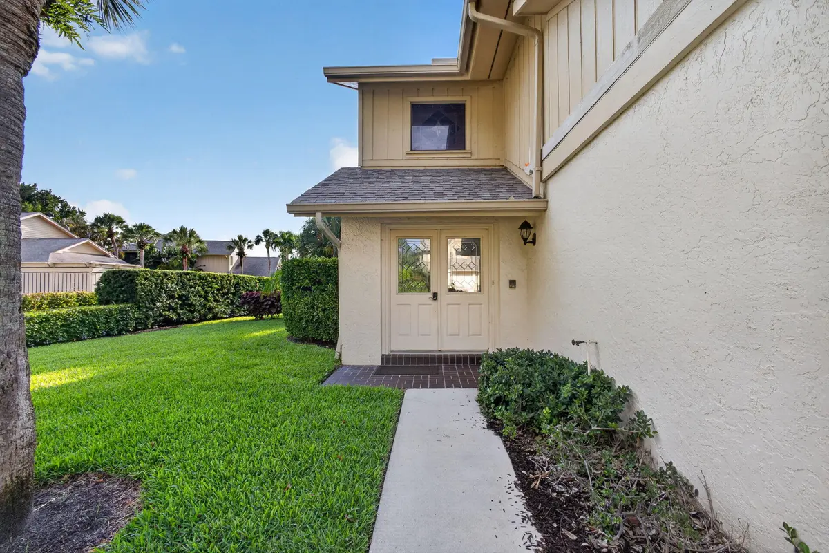 6-web-or-mls-5D1A5233 at 17137 Waterbend Drive 204, Jupiter