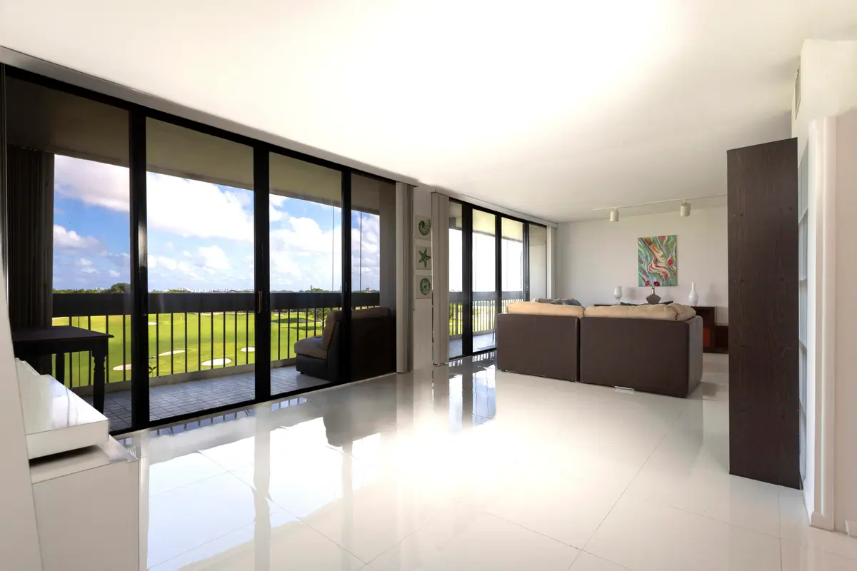 ALL ROOMS HAVE A VIEW GOLF at 2000 Presidential Way 702, West Palm Beach