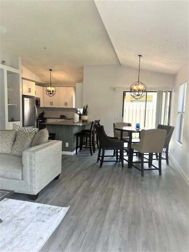 front area at 2812 Stoneway Lane Unit B, Fort Pierce