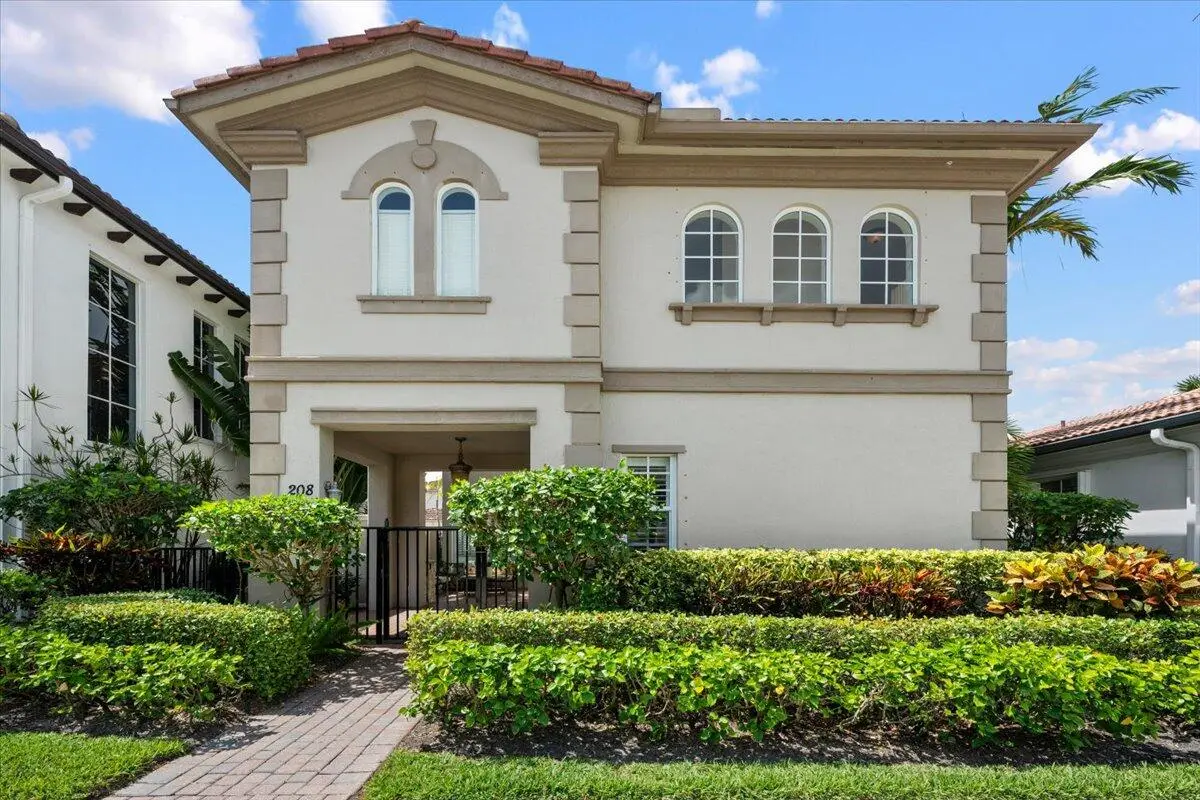 Luxurious Custom Renovations at 208 Glacier Street, Palm Beach Gardens
