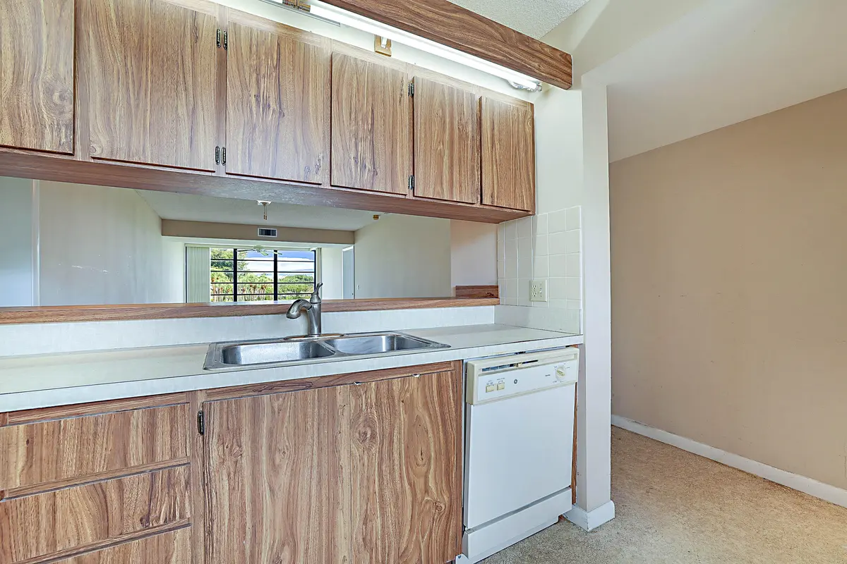 3526 Whitehall Drive # 302-18 at 3526 Whitehall Drive 302, West Palm Beach