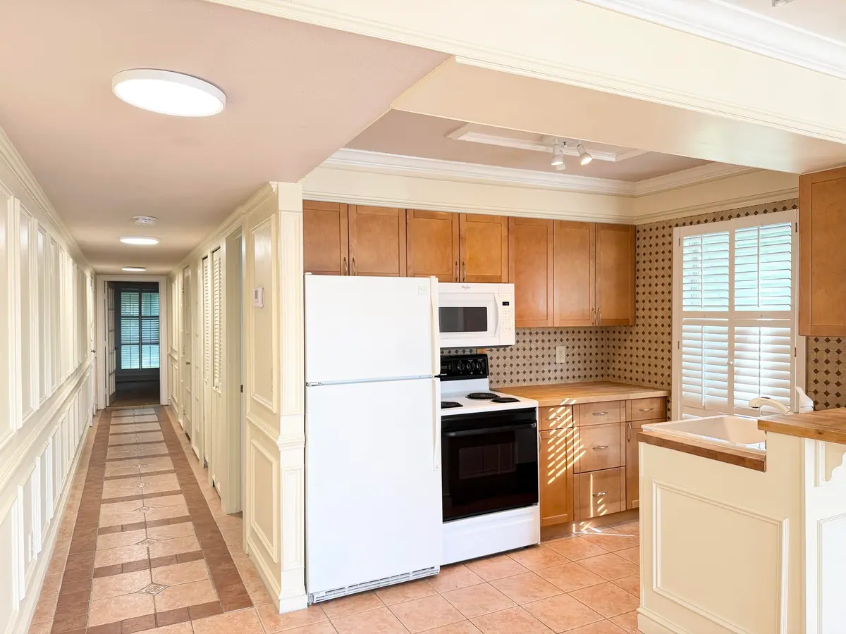 Kitchen at 273 Cypress Point Drive, Palm Beach Gardens