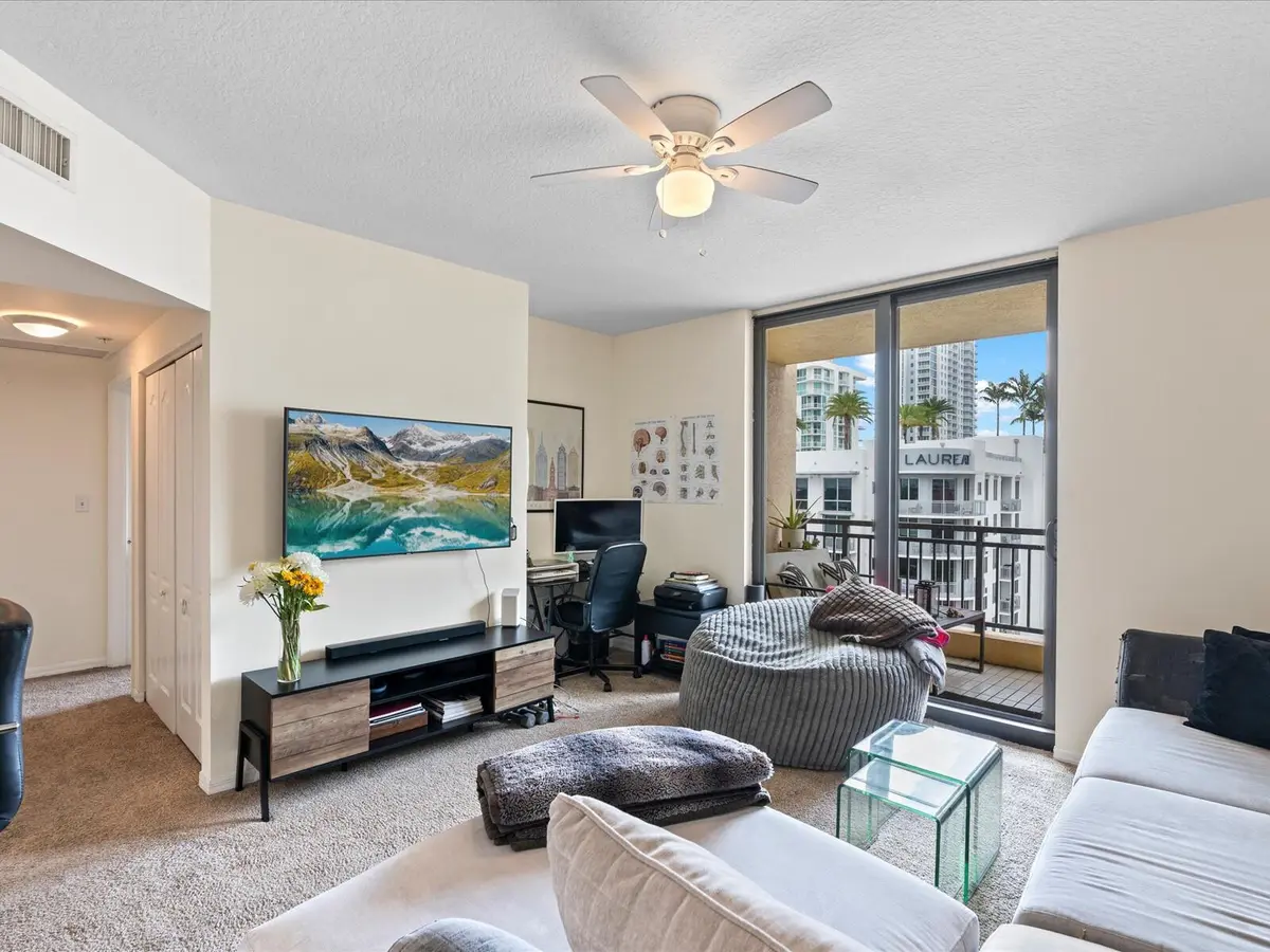 06-Living at 100 N Federal Highway 736, Fort Lauderdale