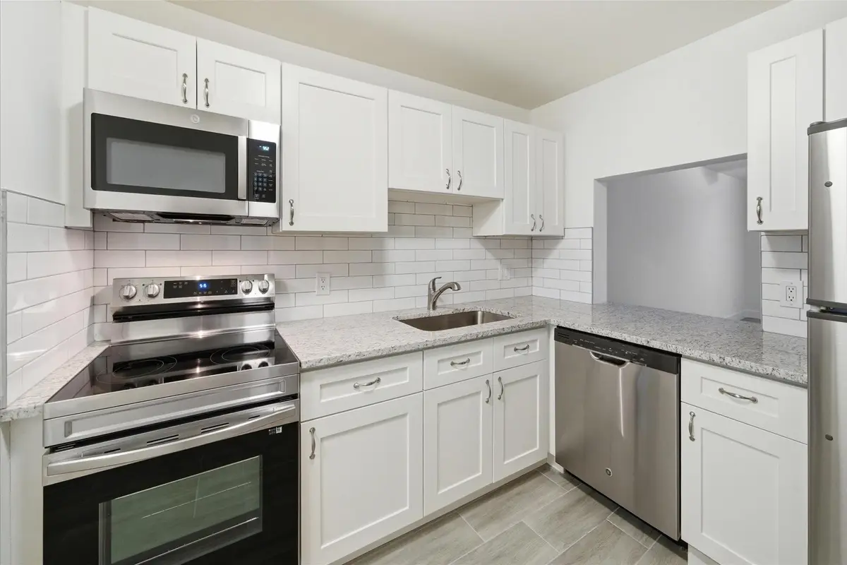 06-Kitchen at 428 Grove Isle Circle 9, Vero Beach