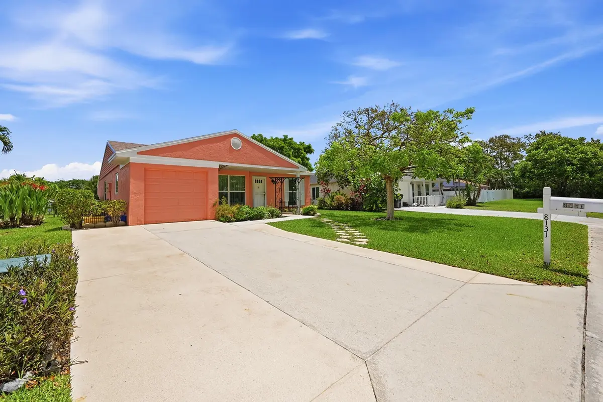 Parking for 4 Cars at 8131 Countrypark Drive, Boca Raton